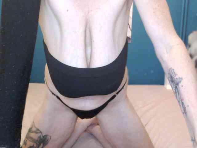 NADINNNE webcam