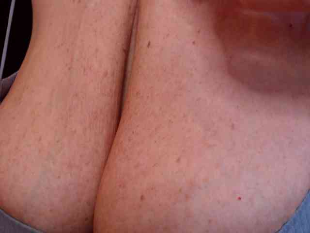 NADINNNE webcam