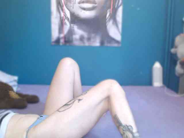 NADINNNE webcam