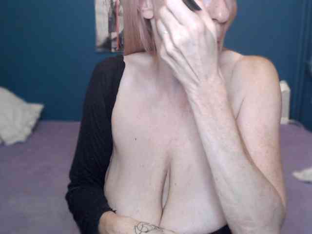 NADINNNE webcam