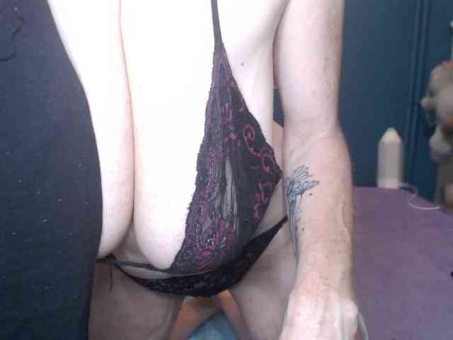 NADINNNE webcam