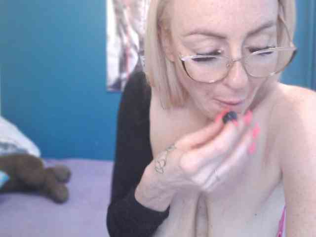 NADINNNE webcam