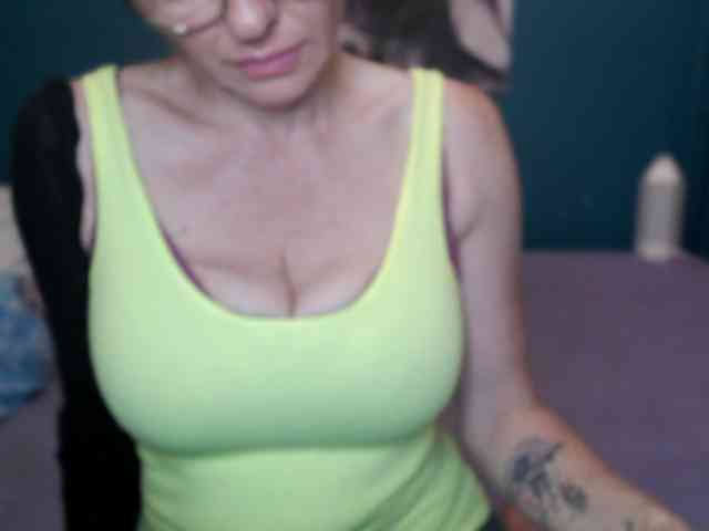 NADINNNE webcam