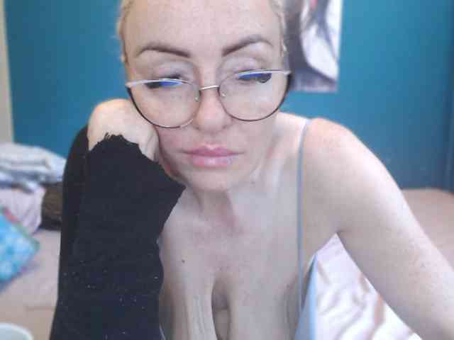 NADINNNE webcam