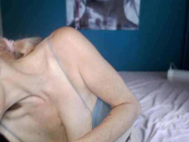 NADINNNE webcam
