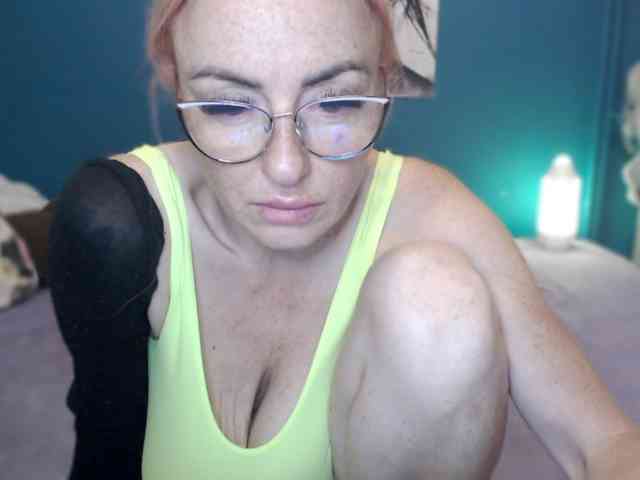 NADINNNE webcam