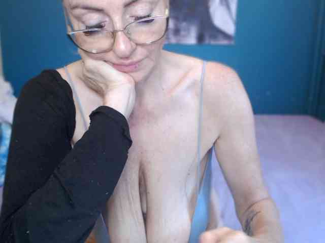 NADINNNE webcam