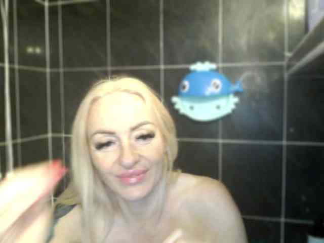 NADINNNE webcam