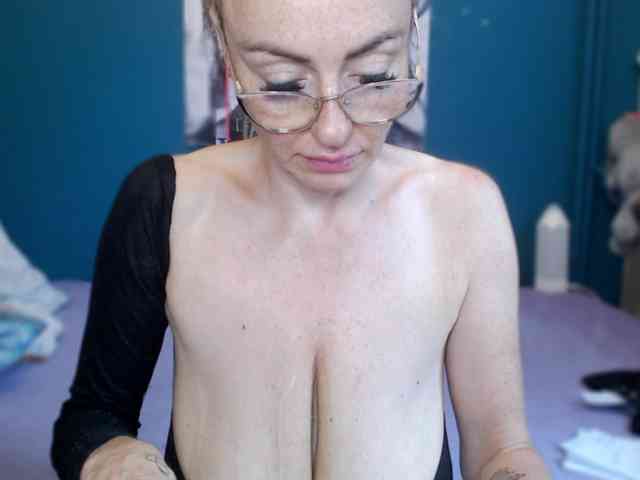 NADINNNE webcam