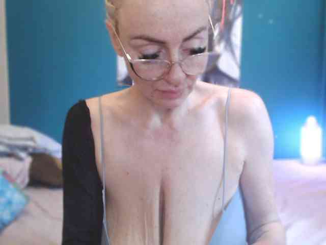 NADINNNE webcam