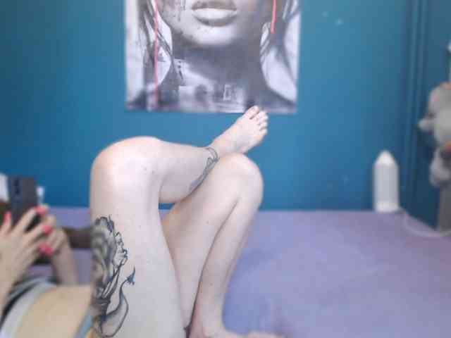 NADINNNE webcam