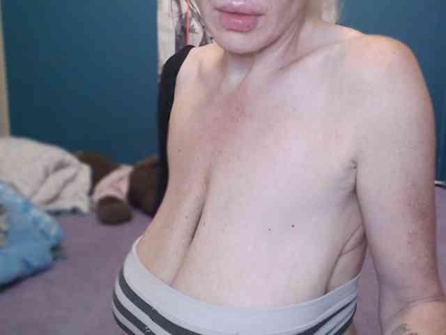 NADINNNE webcam