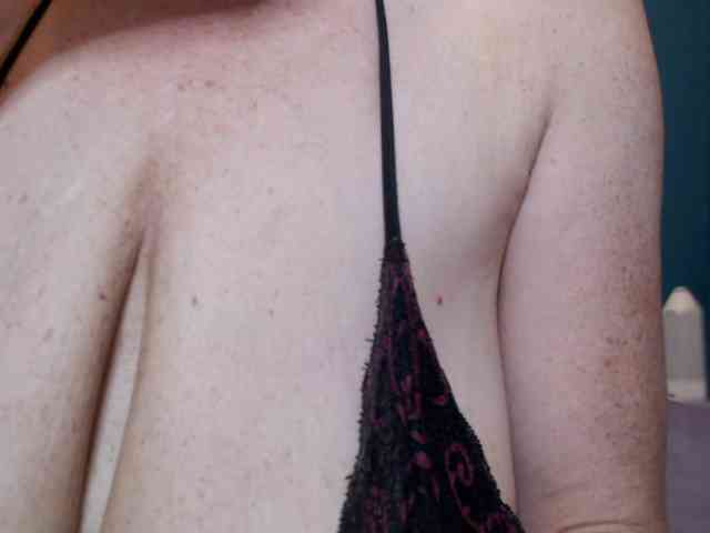 NADINNNE webcam