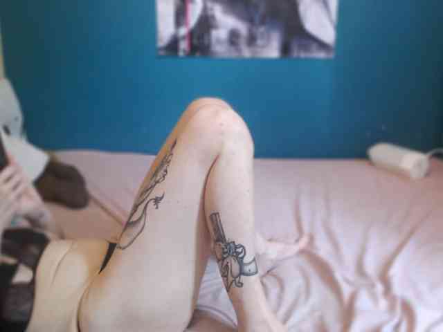 NADINNNE webcam