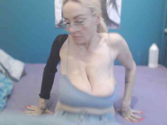 NADINNNE webcam