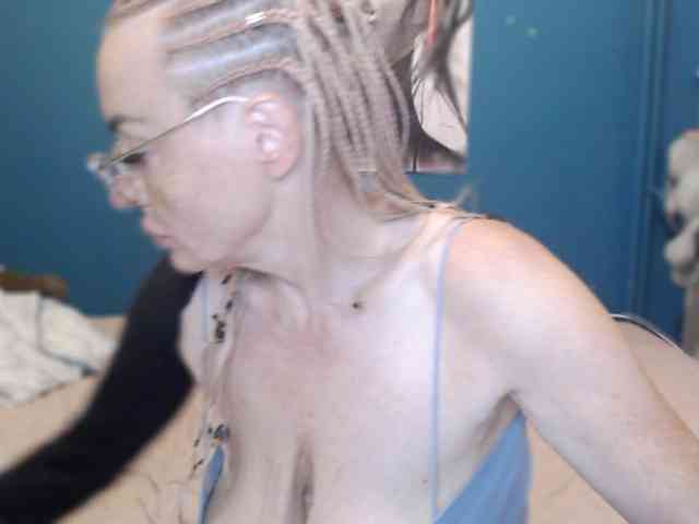 NADINNNE webcam