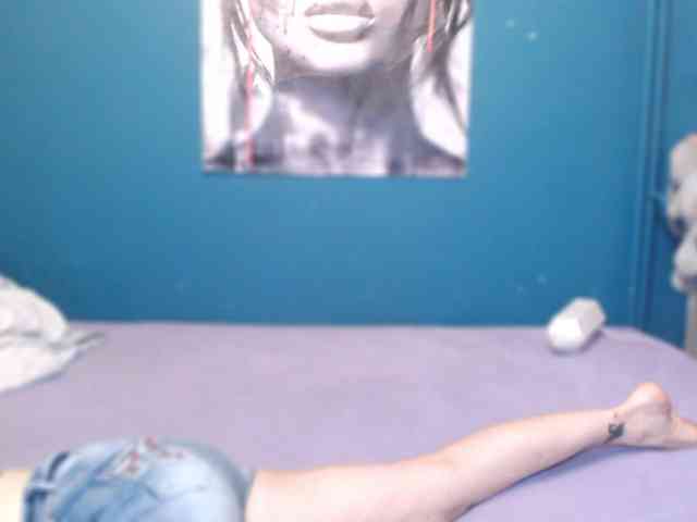 NADINNNE webcam