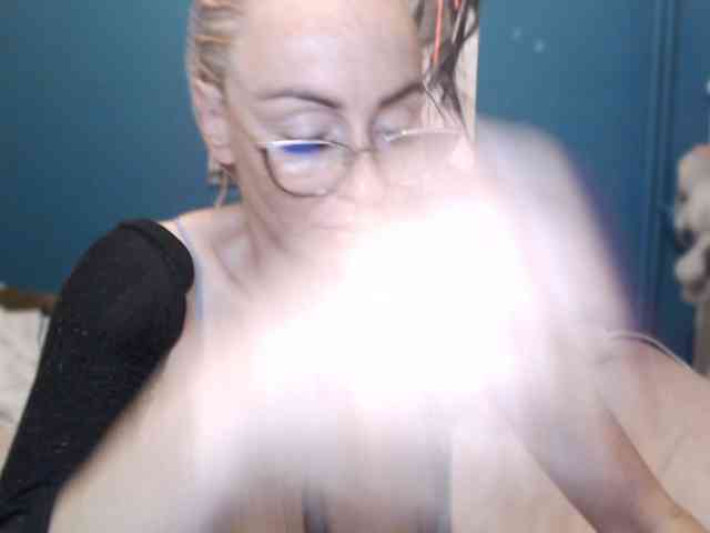 NADINNNE webcam