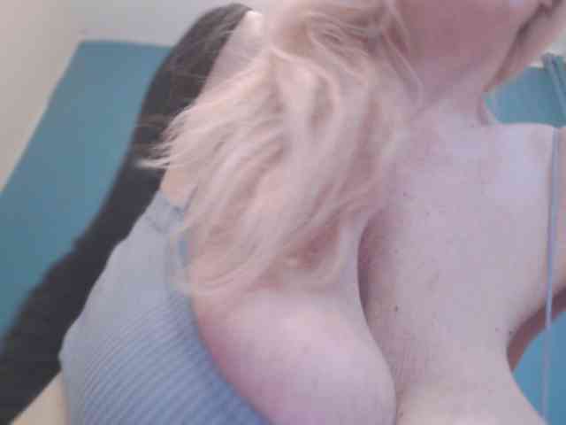 NADINNNE webcam