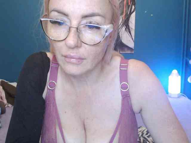 NADINNNE webcam