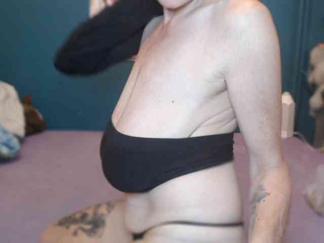 NADINNNE webcam
