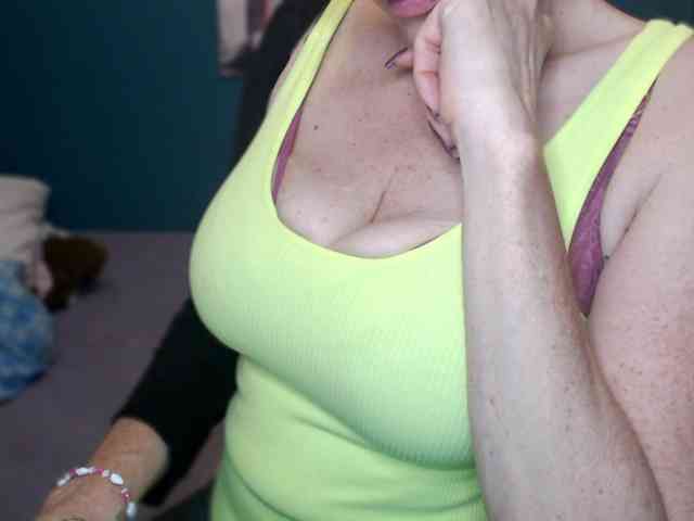 NADINNNE webcam