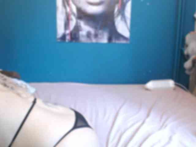 NADINNNE webcam