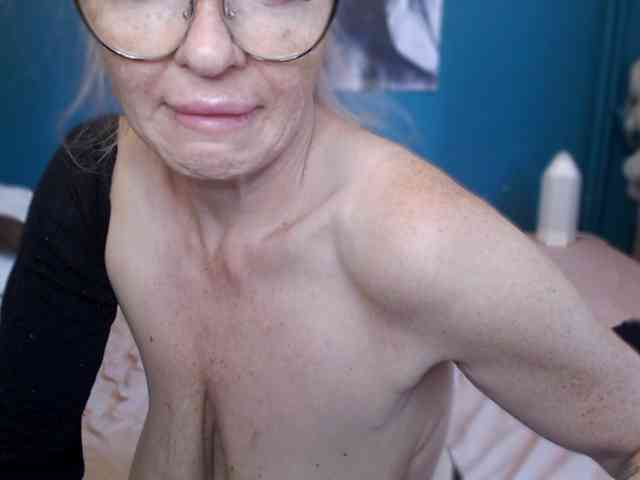 NADINNNE webcam