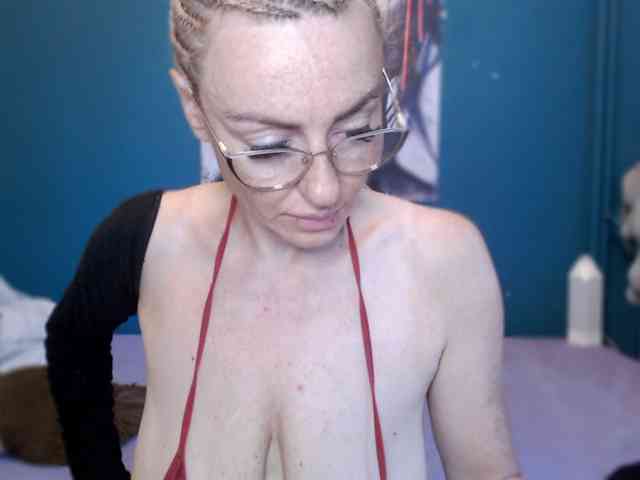 NADINNNE webcam