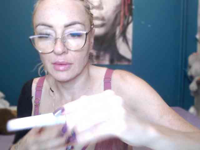 NADINNNE webcam