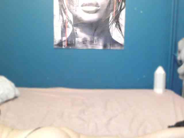 NADINNNE webcam