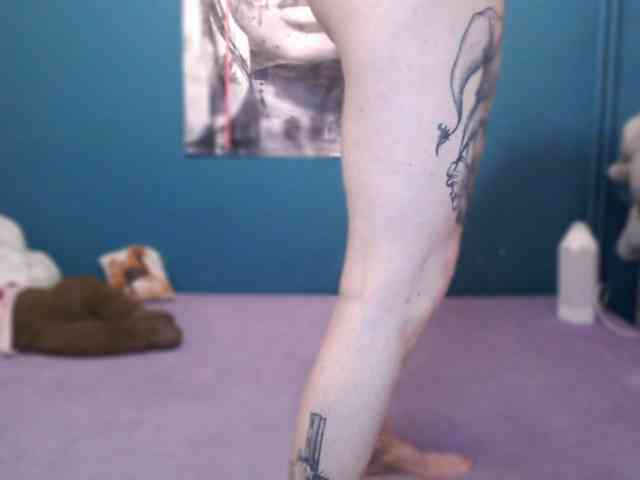 NADINNNE webcam