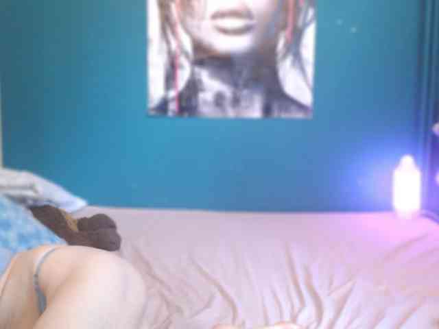 NADINNNE webcam
