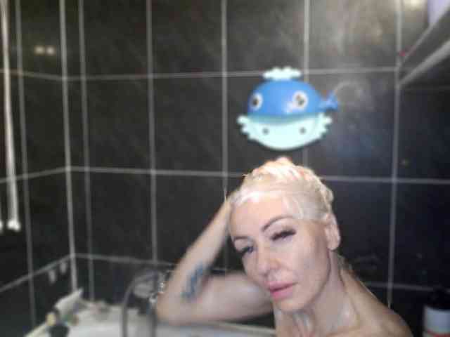 NADINNNE webcam