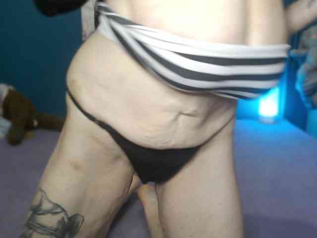 NADINNNE webcam