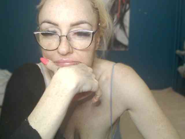 NADINNNE webcam