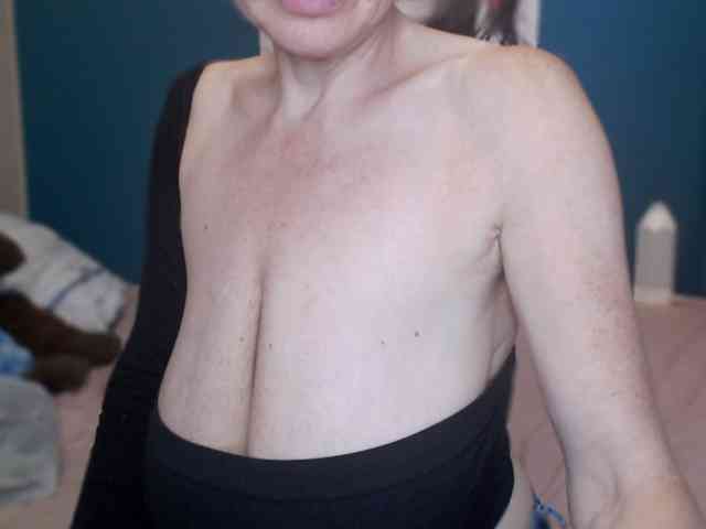 NADINNNE webcam