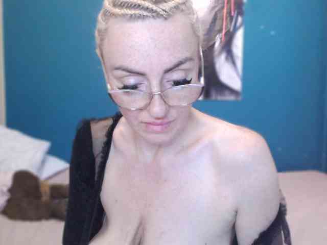 NADINNNE webcam