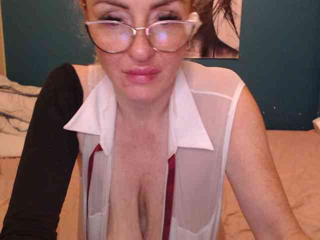 NADINNNE webcam