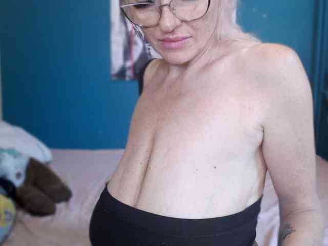 NADINNNE webcam