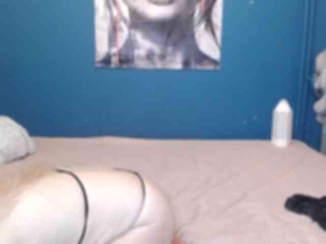 NADINNNE webcam