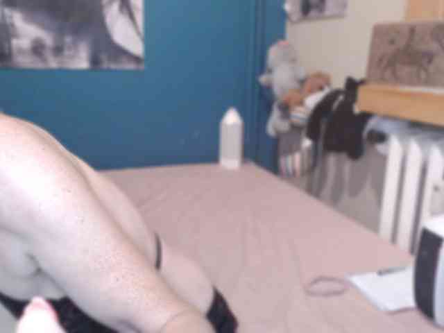 NADINNNE webcam