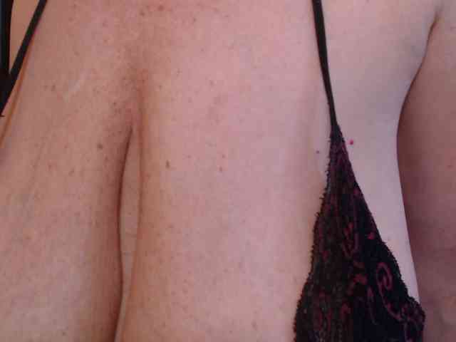 NADINNNE webcam