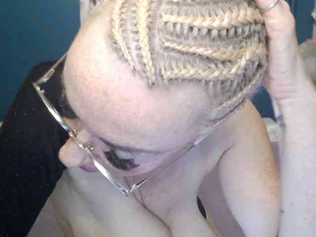 NADINNNE webcam