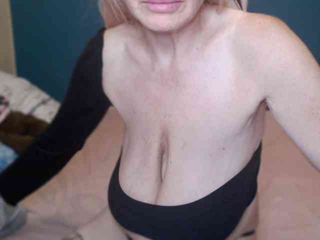 NADINNNE webcam