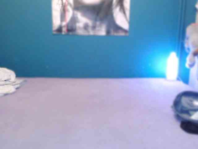 NADINNNE webcam