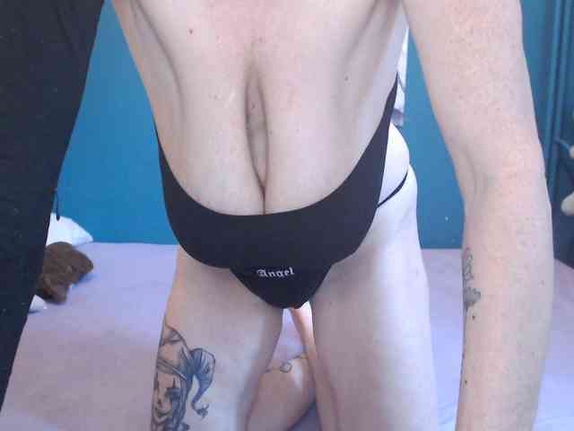 NADINNNE webcam