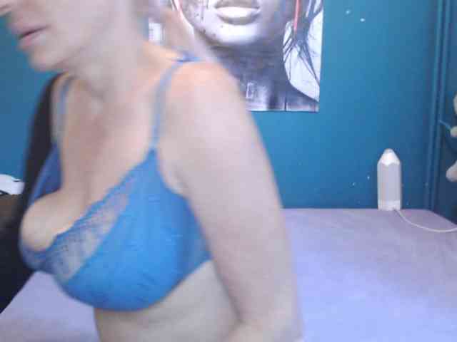NADINNNE webcam