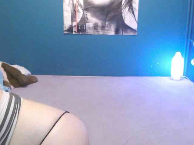 NADINNNE webcam