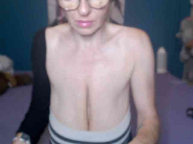 NADINNNE webcam